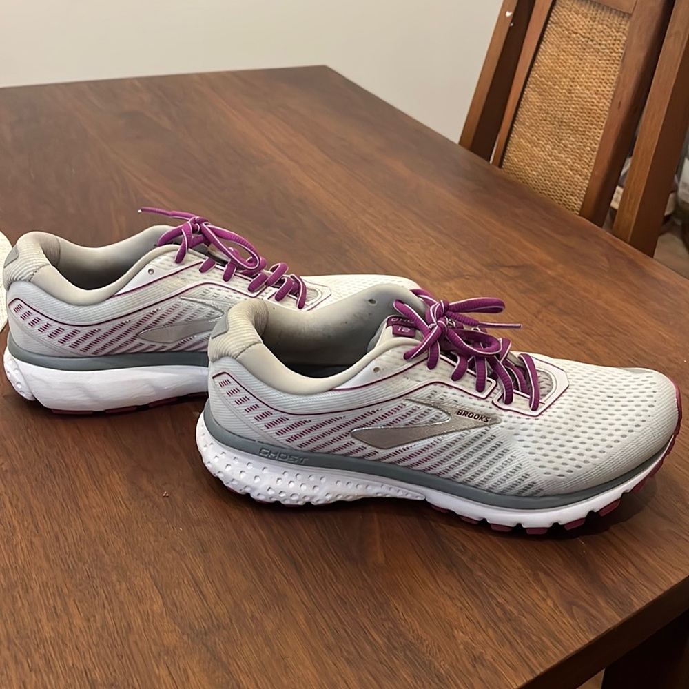 Brooks white and purple ghost 12 size 8.5
